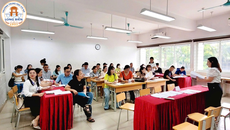 Ngành Giáo dục phường Long Biên nghiêm túc thực hiện công tác tuyển sinh trực tiếp năm học 2025–2026- Ảnh 3.