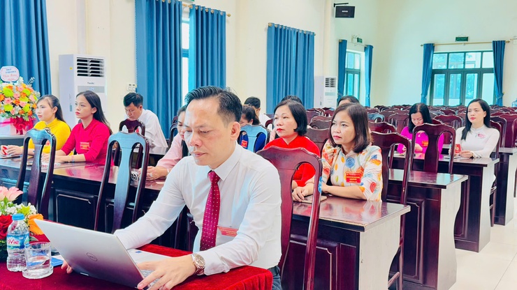 Chi bộ Văn phòng HĐND & UBND xã Tam Hưng: Hạt nhân chính trị vững mạnh trong bộ máy chính quyền cơ sở- Ảnh 1.