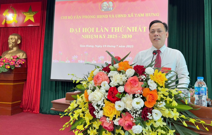 Chi bộ Văn phòng HĐND & UBND xã Tam Hưng: Hạt nhân chính trị vững mạnh trong bộ máy chính quyền cơ sở- Ảnh 3.