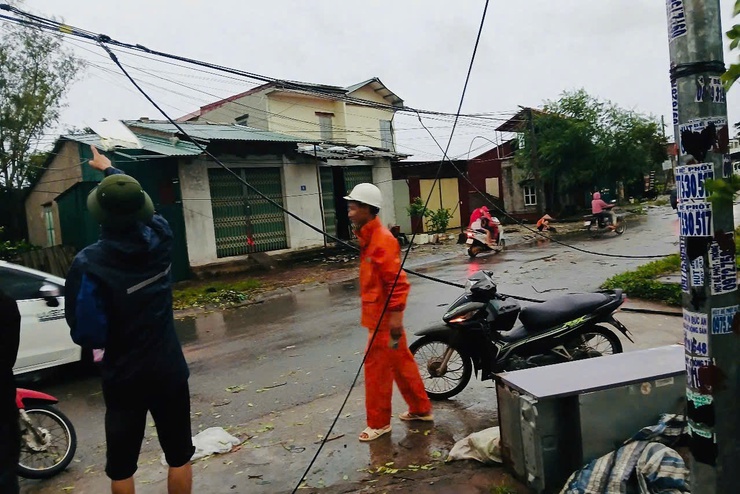 XÃ VÂN ĐÌNH: KỊP THỜI KHẮC PHỤC THIỆT HẠI DO MƯA GIÔNG GÂY RA- Ảnh 1.
