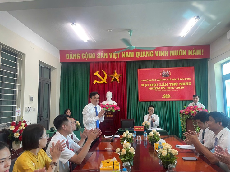 Đại hội Chi bộ Phòng Văn hóa – Xã hội xã Tam Hưng lần thứ I, nhiệm kỳ 2025–2030: Quyết tâm xây dựng tổ chức Đảng trong sạch, vững mạnh toàn diện- Ảnh 1.