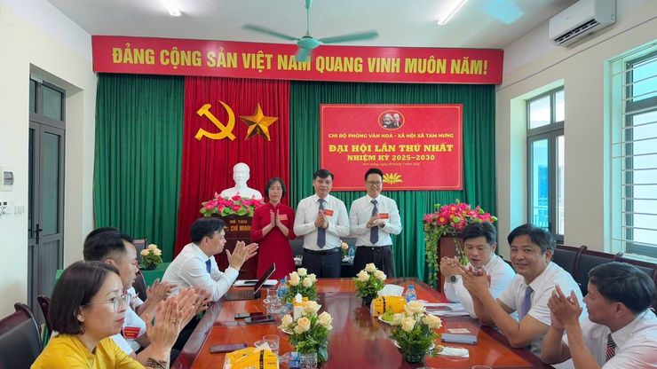 Đại hội Chi bộ Phòng Văn hóa – Xã hội xã Tam Hưng lần thứ I, nhiệm kỳ 2025–2030: Quyết tâm xây dựng tổ chức Đảng trong sạch, vững mạnh toàn diện- Ảnh 6.