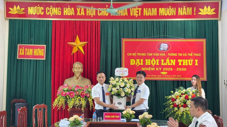 Chi bộ Trung tâm Văn hóa – Thông tin và Thể thao xã Tam Hưng tổ chức Đại hội lần thứ I, nhiệm kỳ 2025–2030- Ảnh 1.