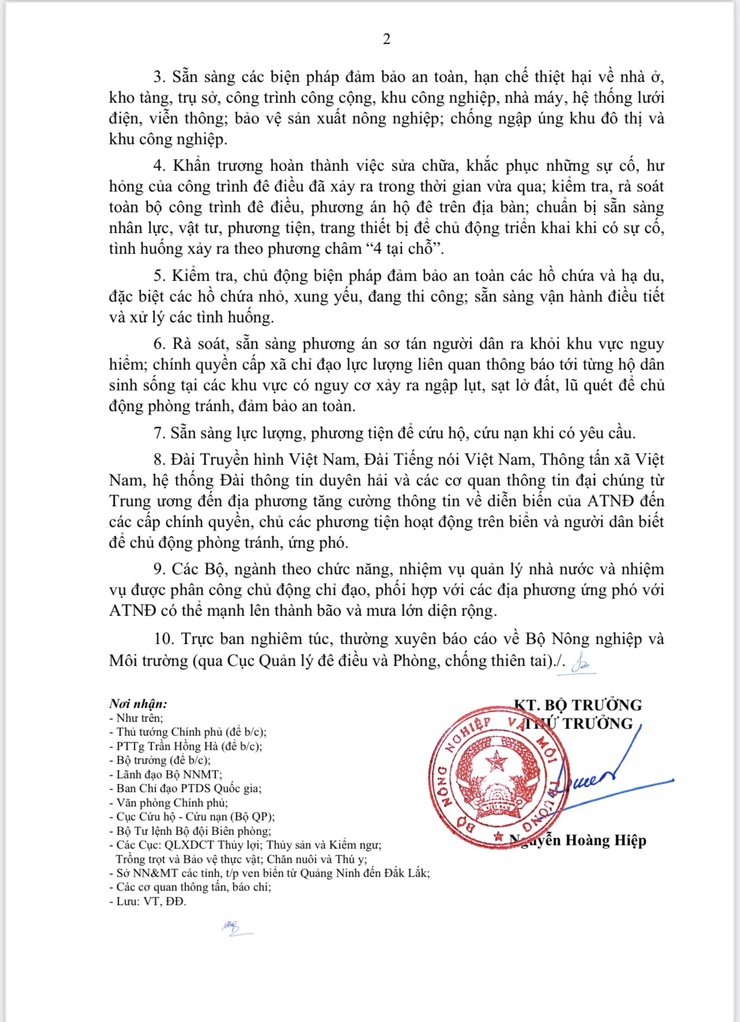 Ứng phó với áp thấp nhiệt đới gần biển Đông có khả năng mạnh lên thành bão.- Ảnh 2.
