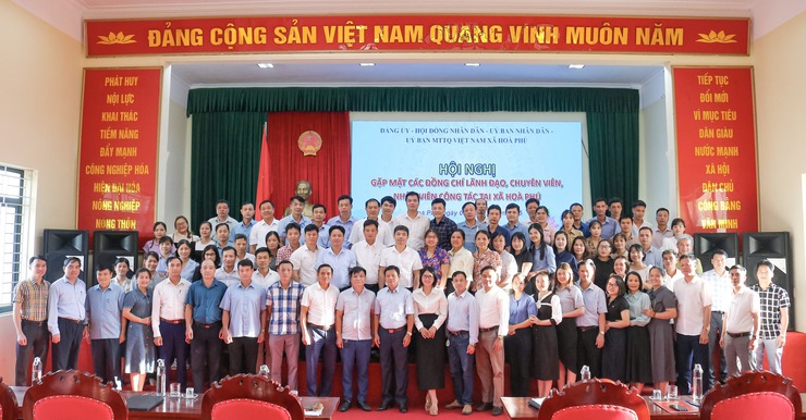 xã Hòa Phú: Tổ chức hội nghị gặp mặt các đồng chí lãnh đạo, chuyên viên, nhân viên công tác tại xã.- Ảnh 7.