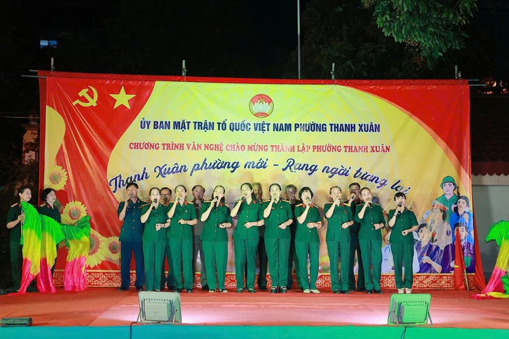 "Thanh Xuân phường mới - Rạng ngời tương lai": Chương trình văn nghệ đặc sắc khai mở kỷ nguyên mới của phường Thanh Xuân- Ảnh 4.