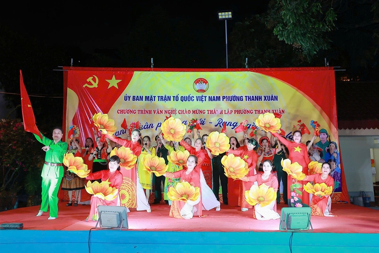 "Thanh Xuân phường mới - Rạng ngời tương lai": Chương trình văn nghệ đặc sắc khai mở kỷ nguyên mới của phường Thanh Xuân- Ảnh 7.