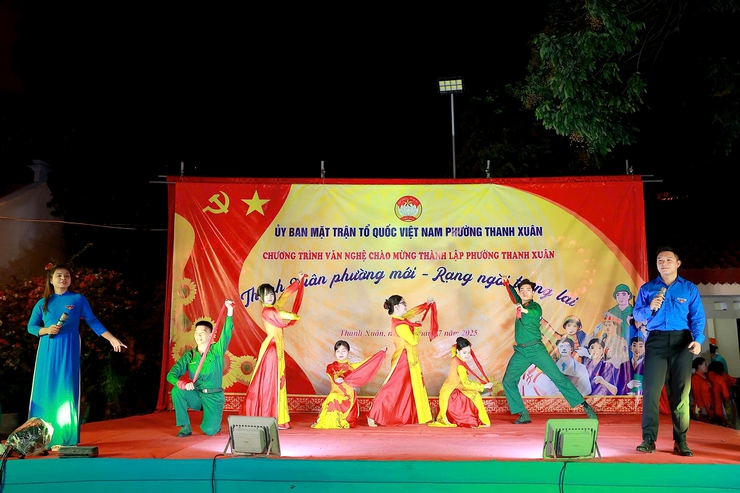 "Thanh Xuân phường mới - Rạng ngời tương lai": Chương trình văn nghệ đặc sắc khai mở kỷ nguyên mới của phường Thanh Xuân- Ảnh 5.