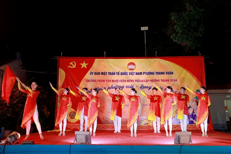"Thanh Xuân phường mới - Rạng ngời tương lai": Chương trình văn nghệ đặc sắc khai mở kỷ nguyên mới của phường Thanh Xuân- Ảnh 8.