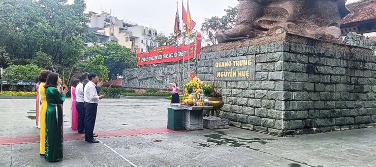 Lễ dâng hương tại Gò Đống Đa- Ảnh 2.