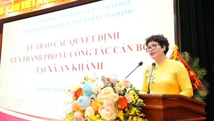 Lễ trao các Quyết định của Thành phố Hà Nội về công tác cán bộ xã An Khánh- Ảnh 2.