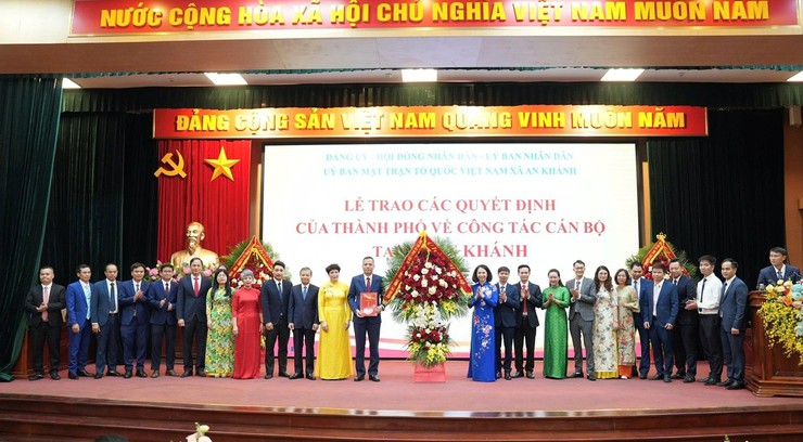 Lễ trao các Quyết định của Thành phố Hà Nội về công tác cán bộ xã An Khánh- Ảnh 4.