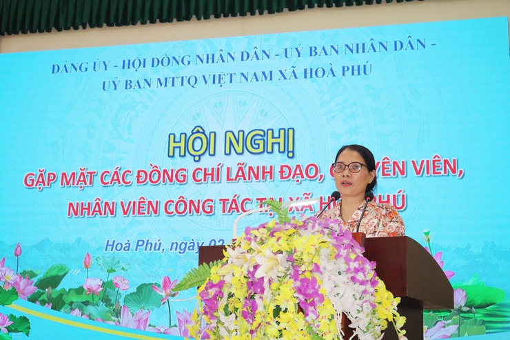 xã Hòa Phú: Tổ chức hội nghị gặp mặt các đồng chí lãnh đạo, chuyên viên, nhân viên công tác tại xã.- Ảnh 4.