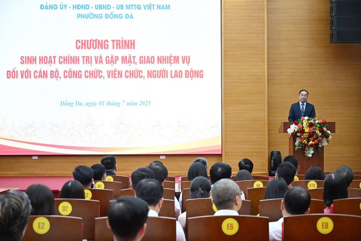 Lễ chào cờ đầu tiên của lãnh đạo, cán bộ, công chức, viên chức, người lao động cơ quan phường Đống Đa- Ảnh 4.