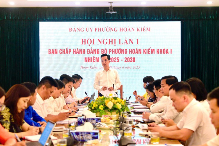 Hội nghị lần thứ nhất Ban chấp hành Đảng bộ phường Hoàn Kiếm nhiệm kỳ 2025 - 2030- Ảnh 5.