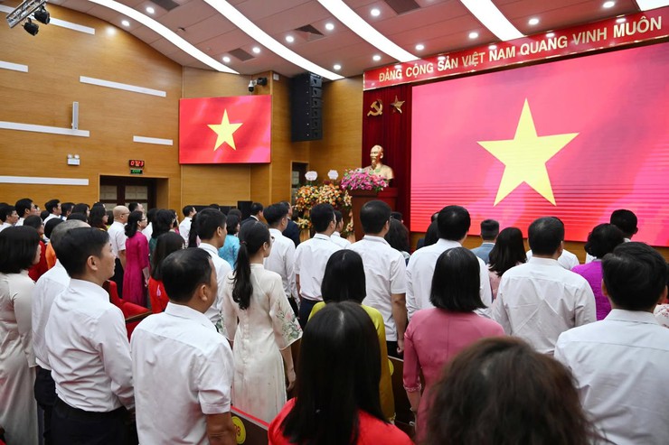 Lễ chào cờ đầu tiên của lãnh đạo, cán bộ, công chức, viên chức, người lao động cơ quan phường Đống Đa- Ảnh 6.