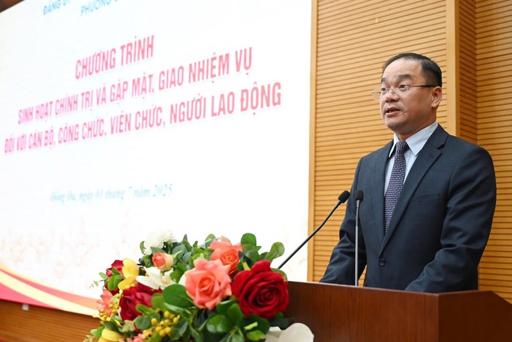 Lễ chào cờ đầu tiên của lãnh đạo, cán bộ, công chức, viên chức, người lao động cơ quan phường Đống Đa- Ảnh 3.