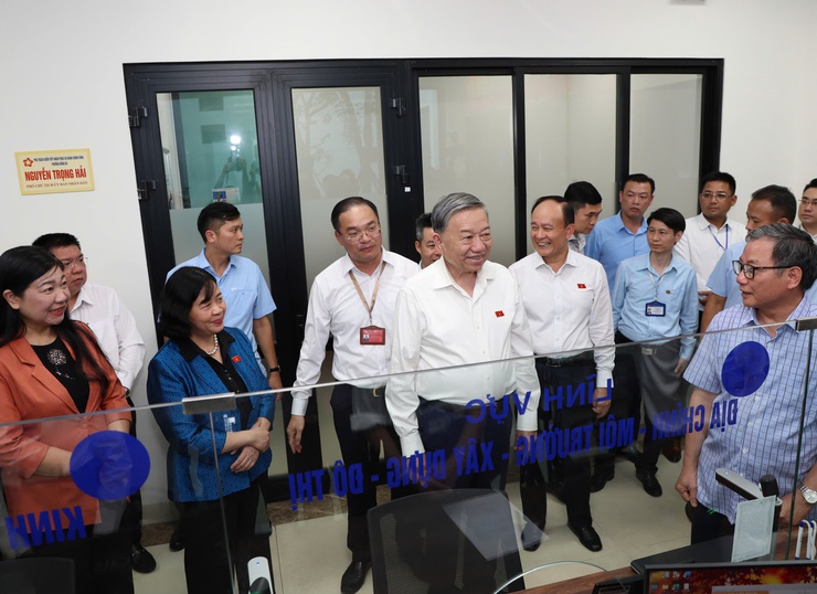 Tổng bí thư Tô Lâm thăm Trung tâm phục vụ hành chính công phường Đống Đa- Ảnh 4.