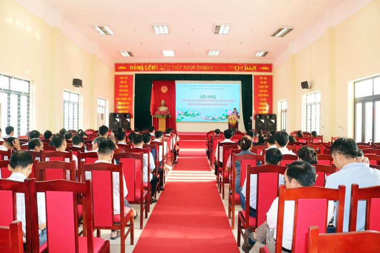 xã Hòa Phú: Tổ chức hội nghị gặp mặt các đồng chí lãnh đạo, chuyên viên, nhân viên công tác tại xã.- Ảnh 2.