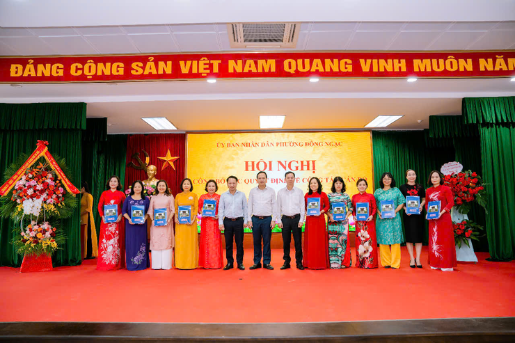 PHƯỜNG ĐÔNG NGẠC TỔ CHỨC HỘI NGHỊ CÔNG BỐ CÁC QUYẾT ĐỊNH VỀ CÔNG TÁC CÁN BỘ THEO CHỦ TRƯƠNG THỰC HIỆN CHÍNH QUYỀN ĐỊA PHƯƠNG 2 CẤP- Ảnh 3.