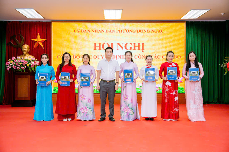 PHƯỜNG ĐÔNG NGẠC TỔ CHỨC HỘI NGHỊ CÔNG BỐ CÁC QUYẾT ĐỊNH VỀ CÔNG TÁC CÁN BỘ THEO CHỦ TRƯƠNG THỰC HIỆN CHÍNH QUYỀN ĐỊA PHƯƠNG 2 CẤP- Ảnh 5.