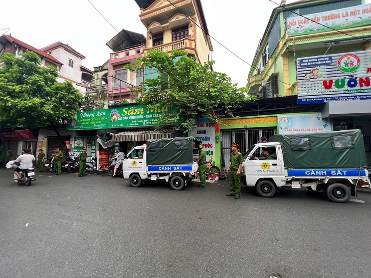 Công an phường Dương Nội quyết tâm giữ gọn, sạch địa bàn sau khi triển khai bộ máy mới- Ảnh 2.