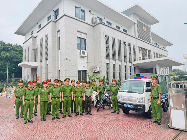 Công an phường Dương Nội quyết tâm giữ gọn, sạch địa bàn sau khi triển khai bộ máy mới- Ảnh 1.