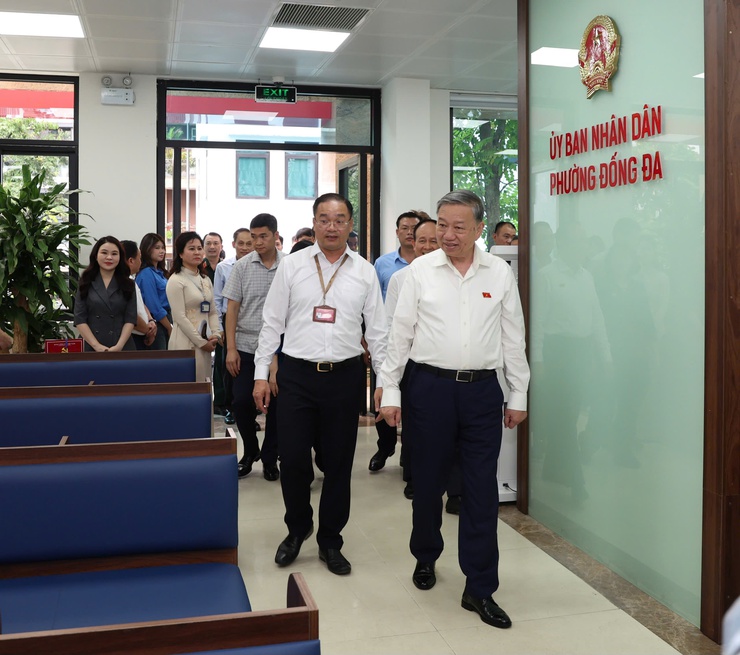 Tổng bí thư Tô Lâm thăm Trung tâm phục vụ hành chính công phường Đống Đa- Ảnh 3.