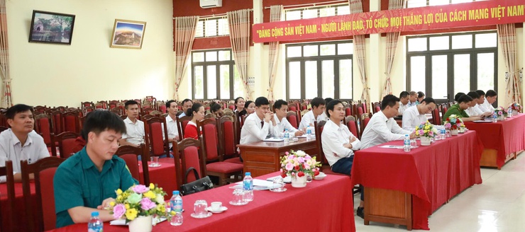 Xã Minh Châu: Công bố các quyết định thành lập, tổ chức lại các cơ quan chuyên môn, đơn vị sự nghiệp trực thuộc UBND xã.- Ảnh 1.