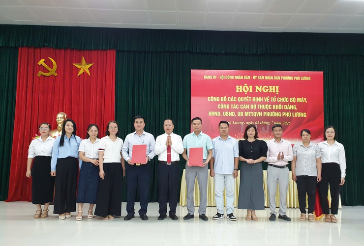 Phường Phú Lương công bố các quyết định về tổ chức bộ máy và công tác cán bộ- Ảnh 3.