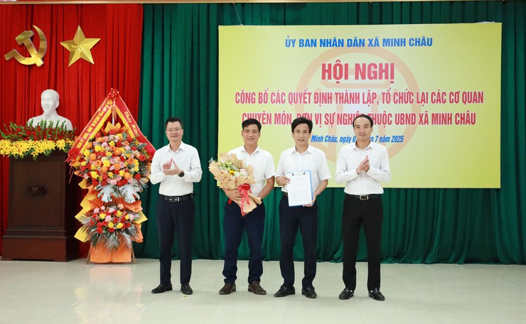 Xã Minh Châu: Công bố các quyết định thành lập, tổ chức lại các cơ quan chuyên môn, đơn vị sự nghiệp trực thuộc UBND xã.- Ảnh 7.