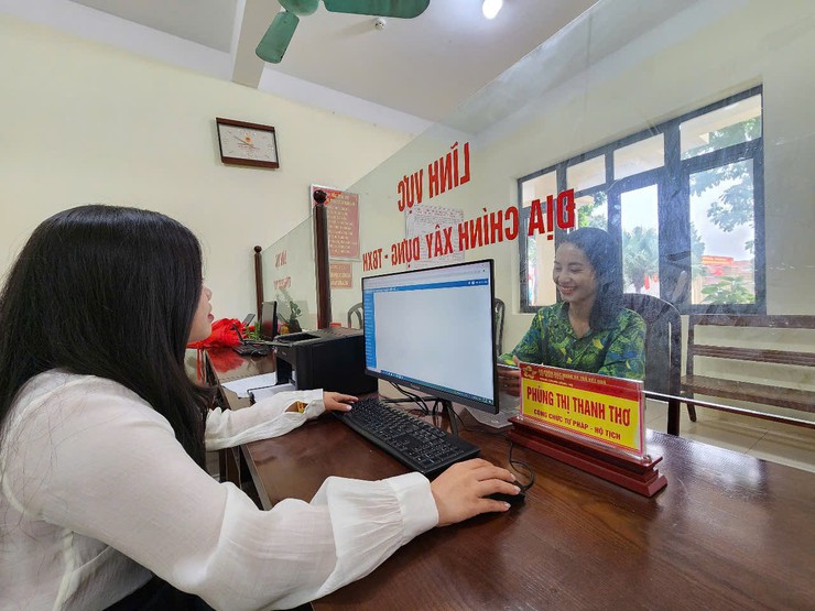 Ngày đầu vận hành chính quyền 2 cấp tại xã đảo Minh Châu: Thông suốt, trách nhiệm, hướng về người dân- Ảnh 1.
