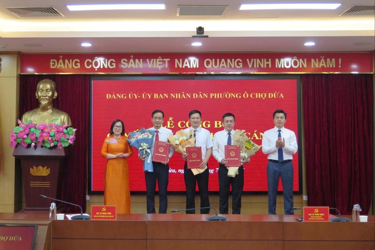 Phường Ô Chợ Dừa tổ chức Hội nghị công bố và trao các quyết định về công tác cán bộ- Ảnh 4.