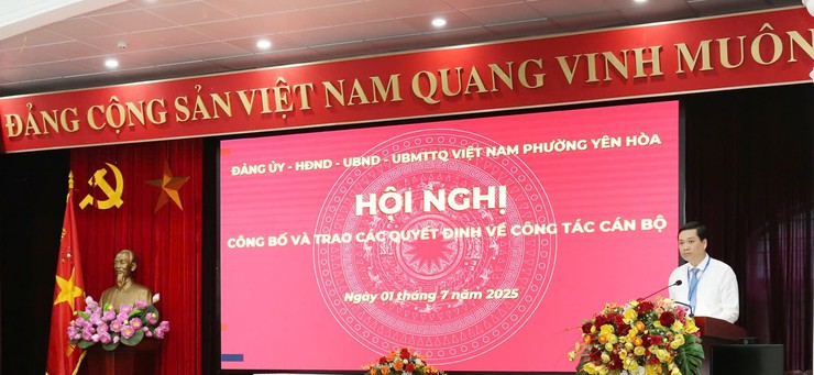 Phường Yên Hoà: Tổ chức công bố và trao quyết định về tổ chức bộ máy và công tác cán bộ- Ảnh 9.