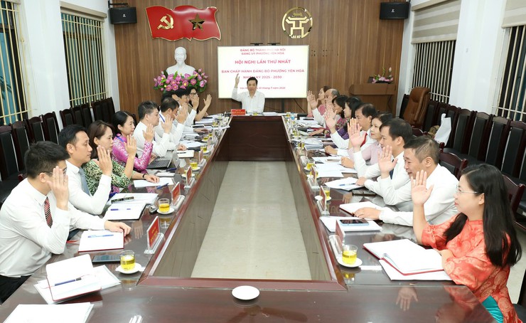 Đảng uỷ phường Yên Hoà tổ chức Hội nghị Thường Trực, Hội nghị Ban Thường vụ, Ban Chấp hành Đảng bộ phường lần thứ Nhất, nhiệm kỳ 2025 - 2030- Ảnh 3.