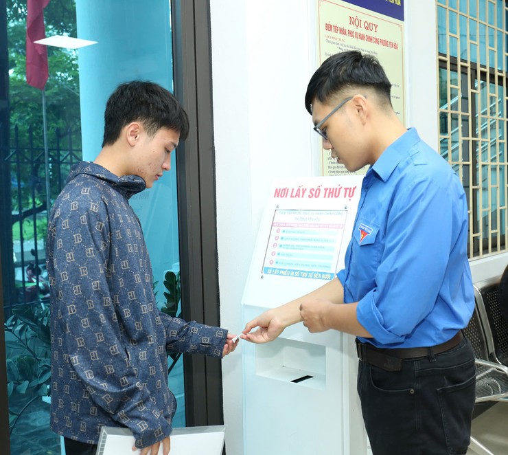 Đảng uỷ phường Yên Hoà tổ chức Hội nghị Thường Trực, Hội nghị Ban Thường vụ, Ban Chấp hành Đảng bộ phường lần thứ Nhất, nhiệm kỳ 2025 - 2030- Ảnh 8.