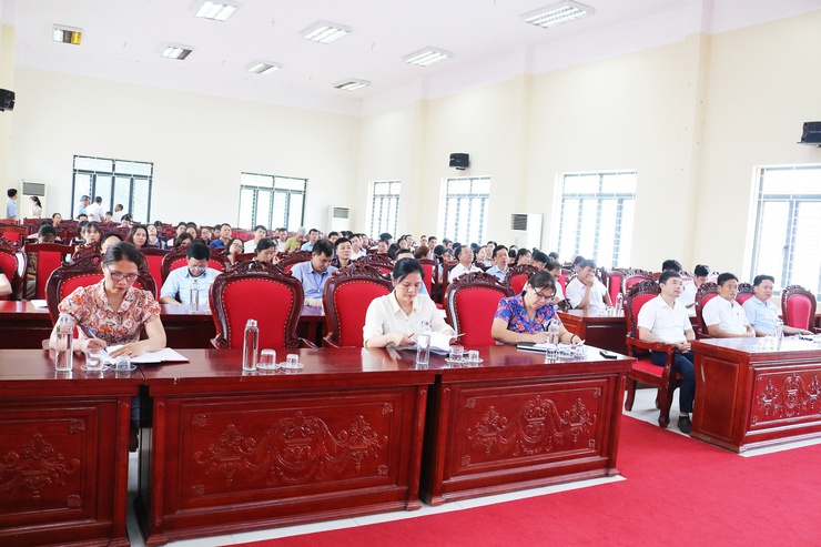 xã Hòa Phú: Tổ chức hội nghị gặp mặt các đồng chí lãnh đạo, chuyên viên, nhân viên công tác tại xã.- Ảnh 1.