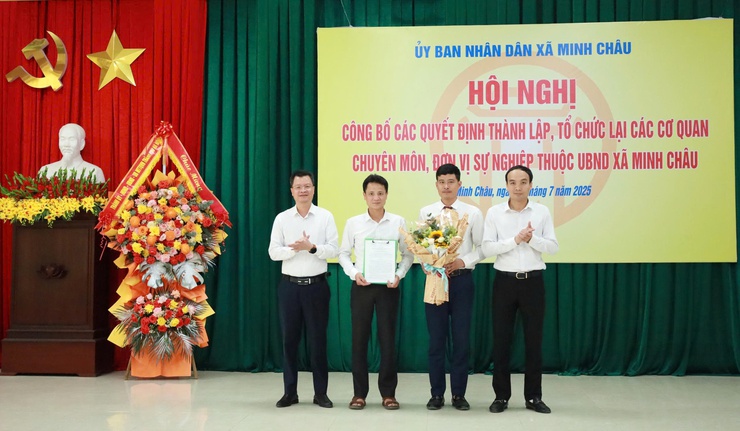 Xã Minh Châu: Công bố các quyết định thành lập, tổ chức lại các cơ quan chuyên môn, đơn vị sự nghiệp trực thuộc UBND xã.- Ảnh 3.
