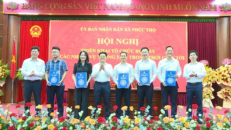 UBND xã triển khai tổ chức bộ máy, xác định nhiệm vụ trọng tâm ngay sau khi thành lập- Ảnh 2.