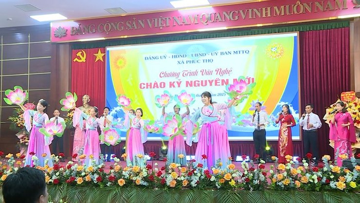 Phúc Thọ: Đặc sắc Chương trình văn nghệ "Chào kỷ nguyên mới" – Khí thế mới và khát vọng vươn mình- Ảnh 4.