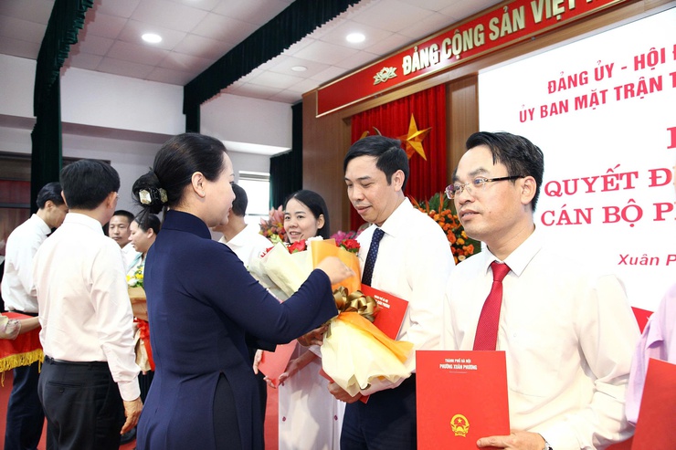 ĐẢNG ỦY – HĐND – UBND - UB.MTTQ PHƯỜNG XUÂN PHƯƠNG TRAO QUYẾT ĐỊNH THÀNH LẬP CÁC CƠ QUAN, ĐƠN VỊ VÀ CÔNG TÁC CÁN BỘ- Ảnh 5.