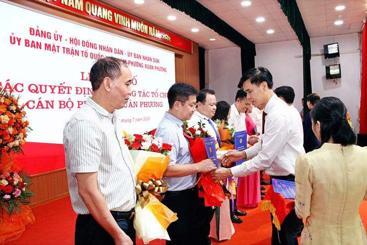 ĐẢNG ỦY – HĐND – UBND - UB.MTTQ PHƯỜNG XUÂN PHƯƠNG TRAO QUYẾT ĐỊNH THÀNH LẬP CÁC CƠ QUAN, ĐƠN VỊ VÀ CÔNG TÁC CÁN BỘ- Ảnh 7.