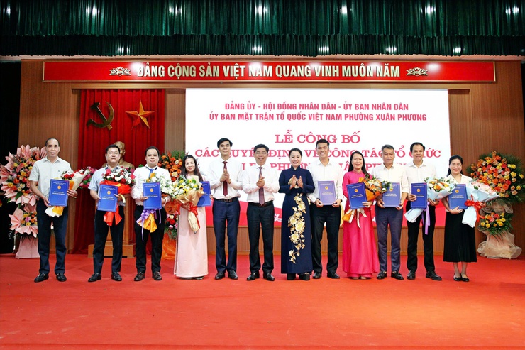 ĐẢNG ỦY – HĐND – UBND - UB.MTTQ PHƯỜNG XUÂN PHƯƠNG TRAO QUYẾT ĐỊNH THÀNH LẬP CÁC CƠ QUAN, ĐƠN VỊ VÀ CÔNG TÁC CÁN BỘ- Ảnh 8.