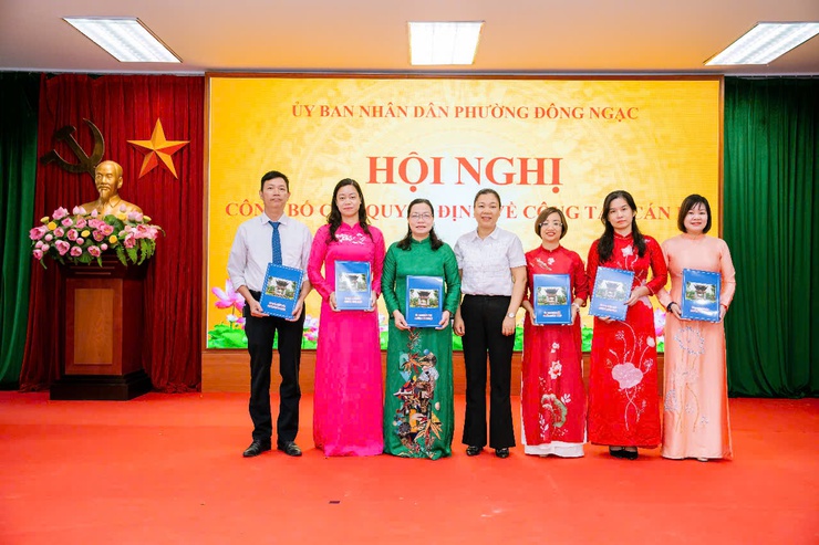 PHƯỜNG ĐÔNG NGẠC TỔ CHỨC HỘI NGHỊ CÔNG BỐ CÁC QUYẾT ĐỊNH VỀ CÔNG TÁC CÁN BỘ THEO CHỦ TRƯƠNG THỰC HIỆN CHÍNH QUYỀN ĐỊA PHƯƠNG 2 CẤP- Ảnh 4.