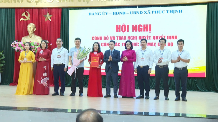 Xã Phúc Thịnh tổ chức Hội nghị công bố và trao Nghị quyết, Quyết định về công tác tổ chức bộ máy, cán bộ.- Ảnh 2.