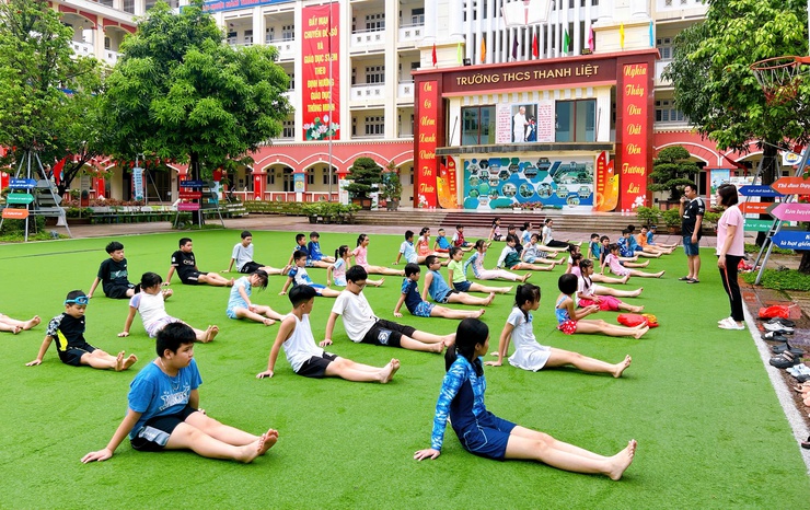 Trường THCS Thanh Liệt: Tổ chức kiểm tra và cấp chứng chỉ bơi cho trẻ từ 6 – 13 tuổi- Ảnh 2.