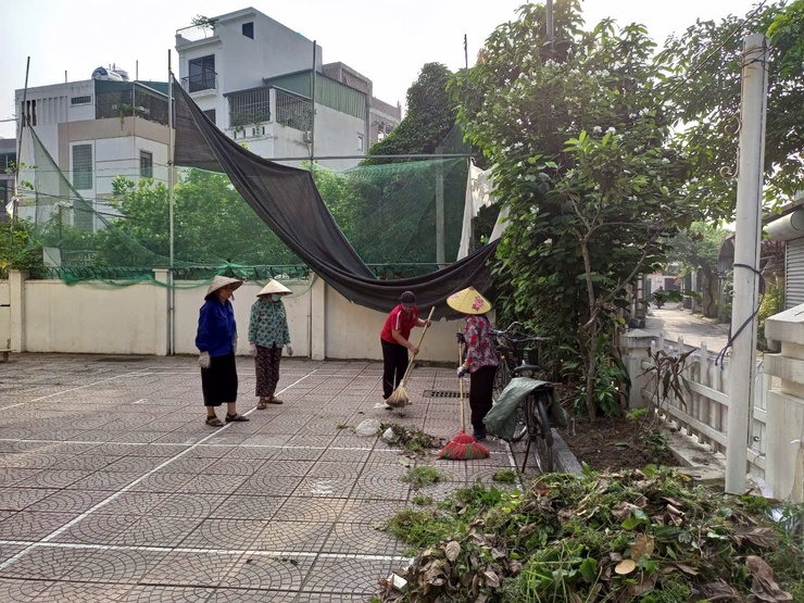 Phường Long Biên ra quân đảm bảo an ninh chính trị, trật tự an toàn xã hội – an toàn giao thông, trật tự xây dựng và đảm bảo vệ sinh môi trường- Ảnh 6.