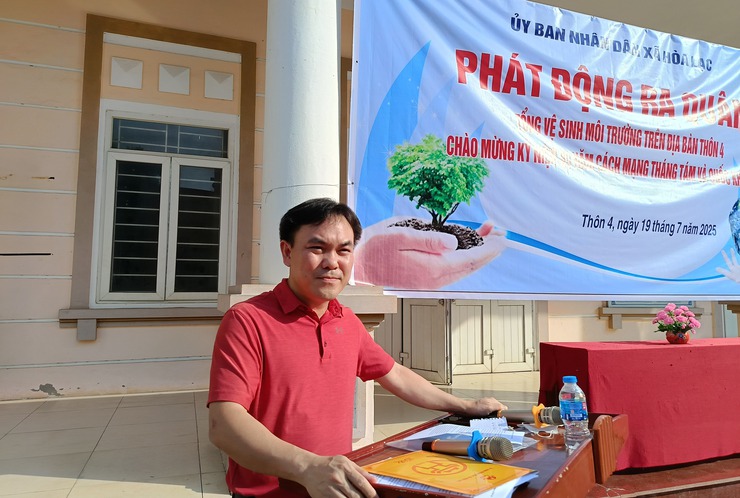 Thôn 4 xã Hòa Lạc phát động tổng vệ sinh môi trường chào mừng 80 năm Cách mạng Tháng Tám và Quốc khánh 2/9- Ảnh 1.