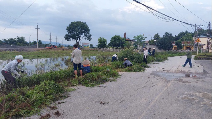 Ra quân "Ngày cuối tuần xanh" hưởng ứng kỷ niệm 78 năm ngày thương binh - liệt sĩ và chào mừng đại hội Đảng bộ xã Ứng Thiên lần thứ I, nhiệm kỳ 2025-2030- Ảnh 9.