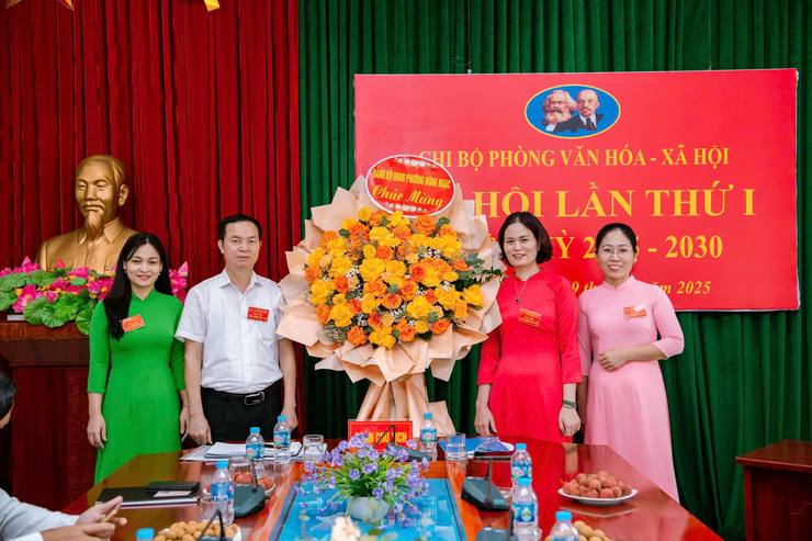 CÁC CHI BỘ TRỰC THUỘC ĐẢNG BỘ UBND PHƯỜNG ĐÔNG NGẠC TỔ CHỨC ĐẠI HỘI LẦN THỨ I, NHIỆM KỲ 2025 - 2030- Ảnh 6.